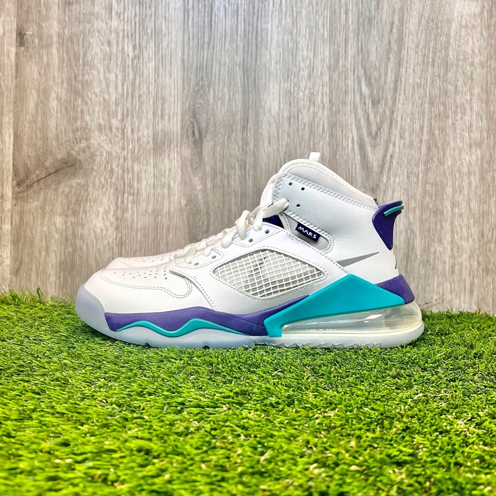 Brand new pair of Jordan Mars 270 Grape Basketball shoes SZ 7.5 M / 9W